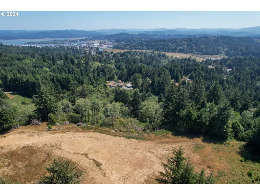 1923 Idaho Dr, Coos Bay, OR 97420 - Image #2