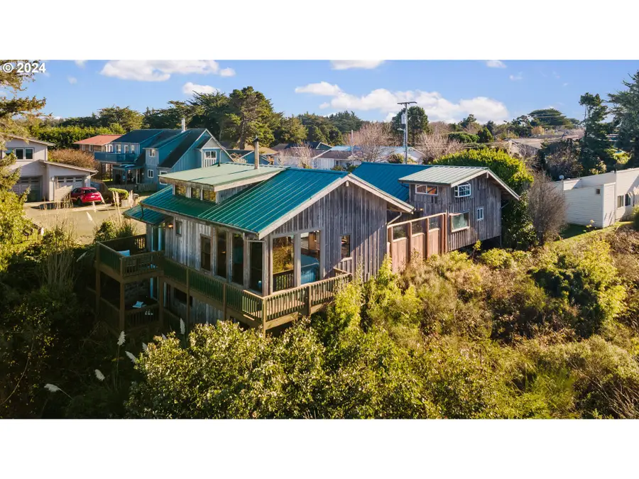 330 Chicago Ave, Bandon, OR 97411 - Image #3