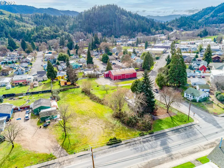 186 NE Division St, Myrtle Creek, OR 97457 - Image #3