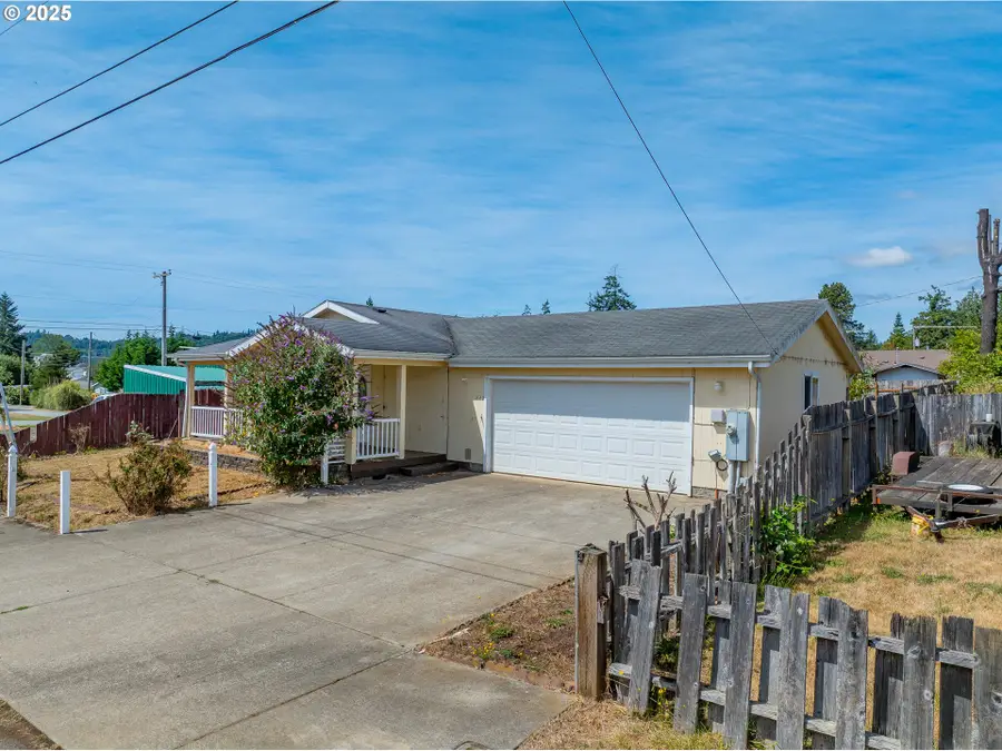 1829 E Willow St, Myrtle Point, OR 97458 - Image #3