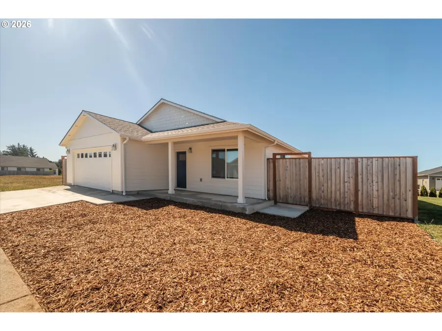746 Seacrest Dr, Bandon, OR 97411 - #3