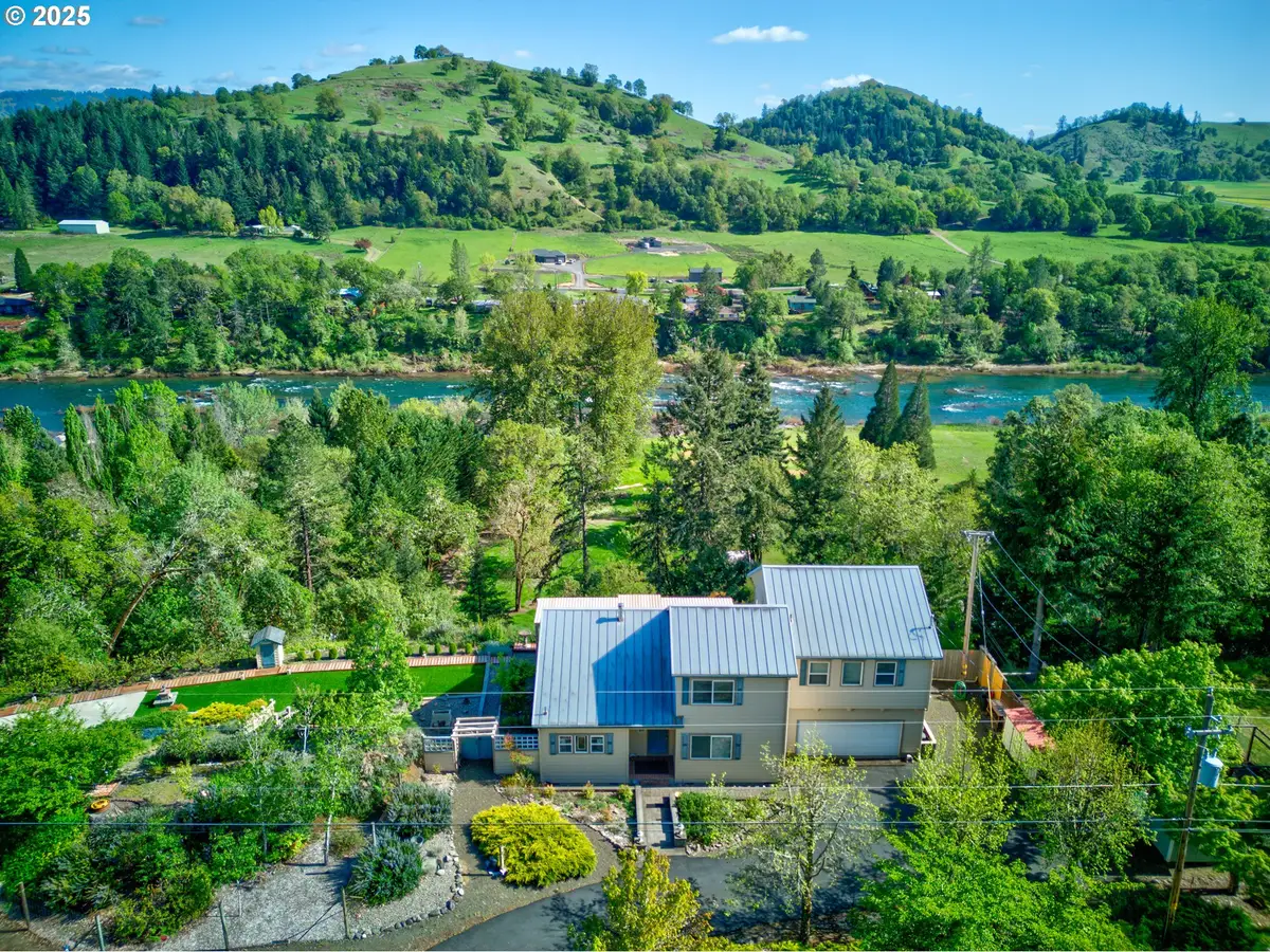 14115 N Bank Rd, Roseburg, OR 97470 - Image #1