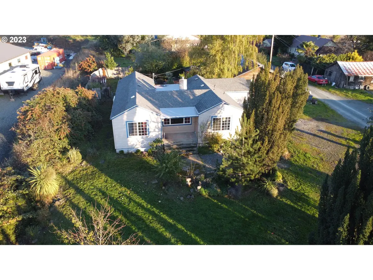 1985 Roseburg Rd, Myrtle Point, OR 97458 - Image #1