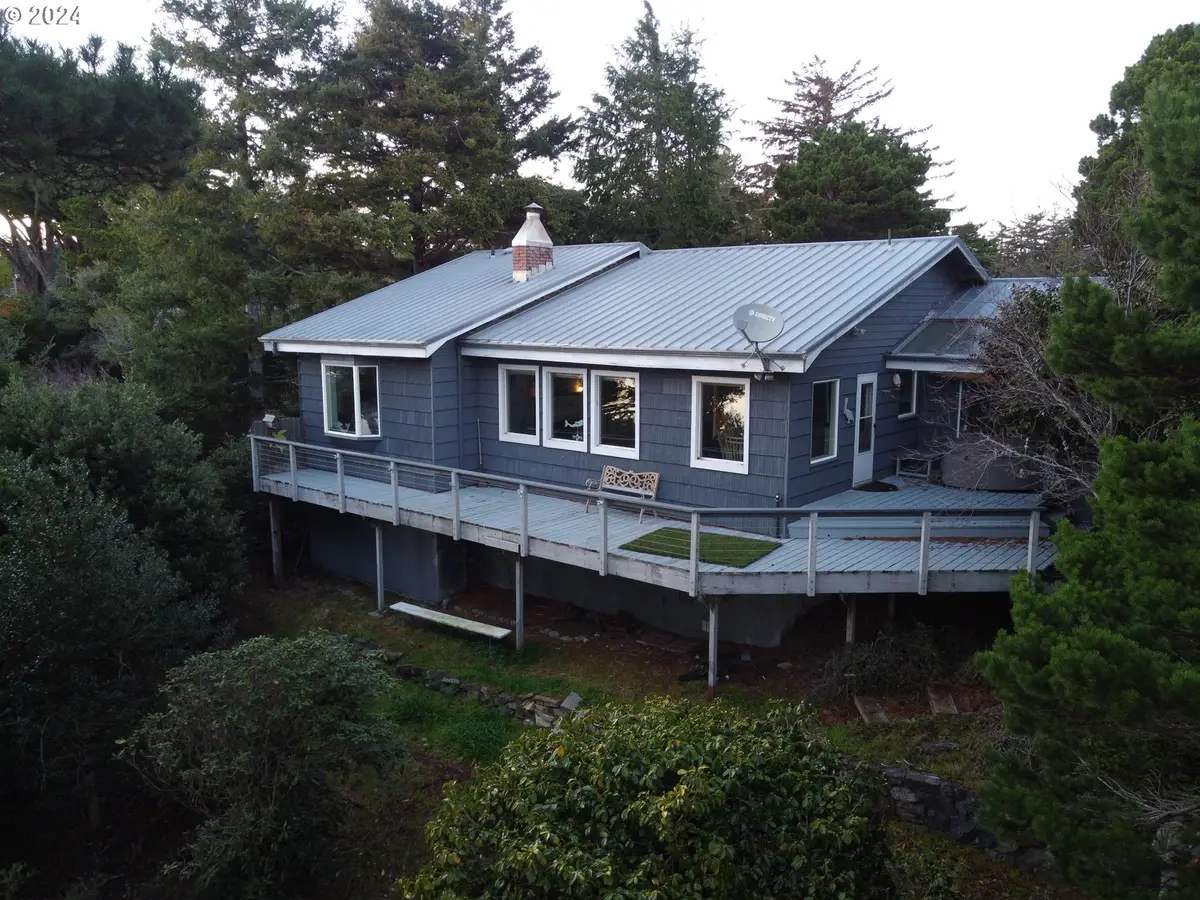 30 Geer Cir, Port Orford, OR 97465 - Image #1