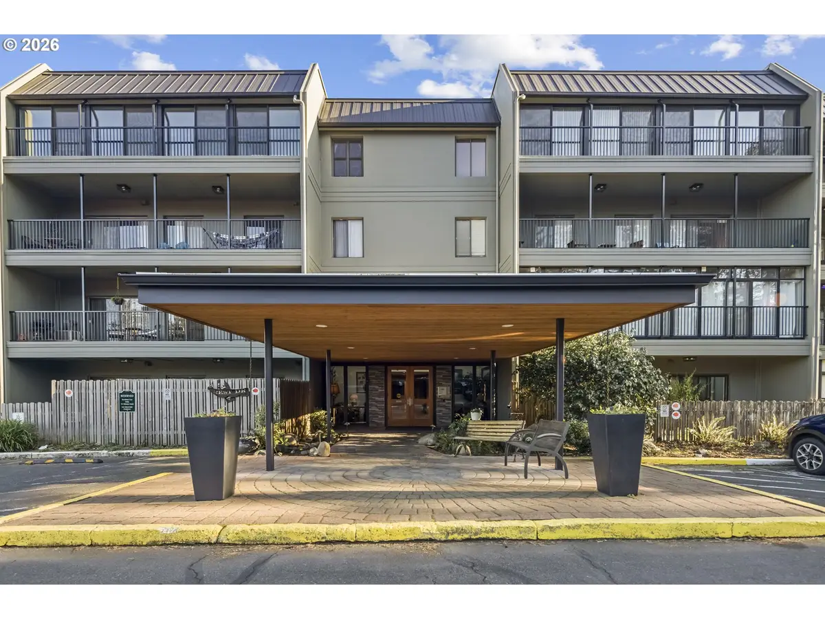 45 Eagle Crest Dr #219, Lake Oswego, OR 97035 - Image #1