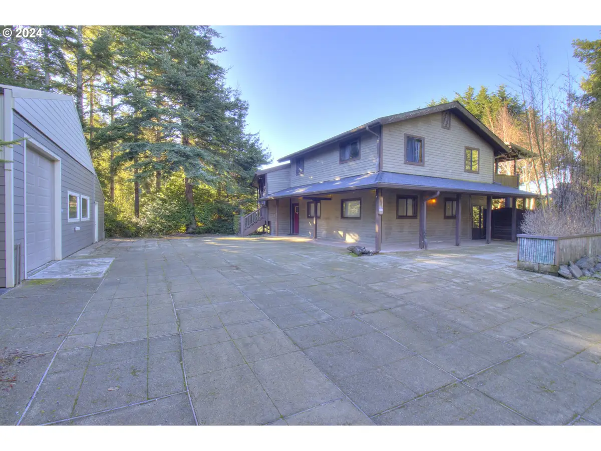 4 Vista Dr, Port Orford, OR 97465 - Image #1