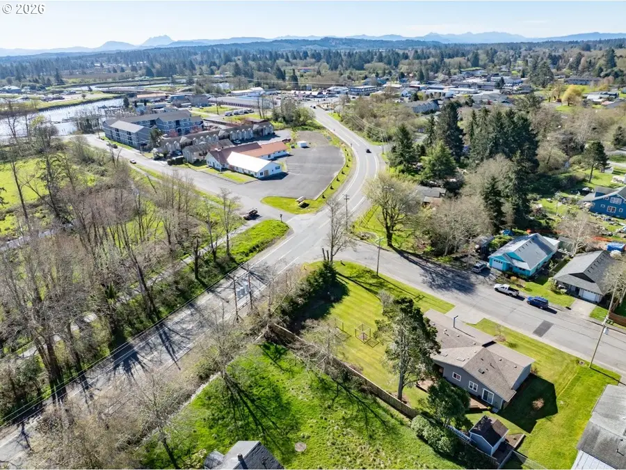 165 NW 1st St, Warrenton, OR 97146 - #3