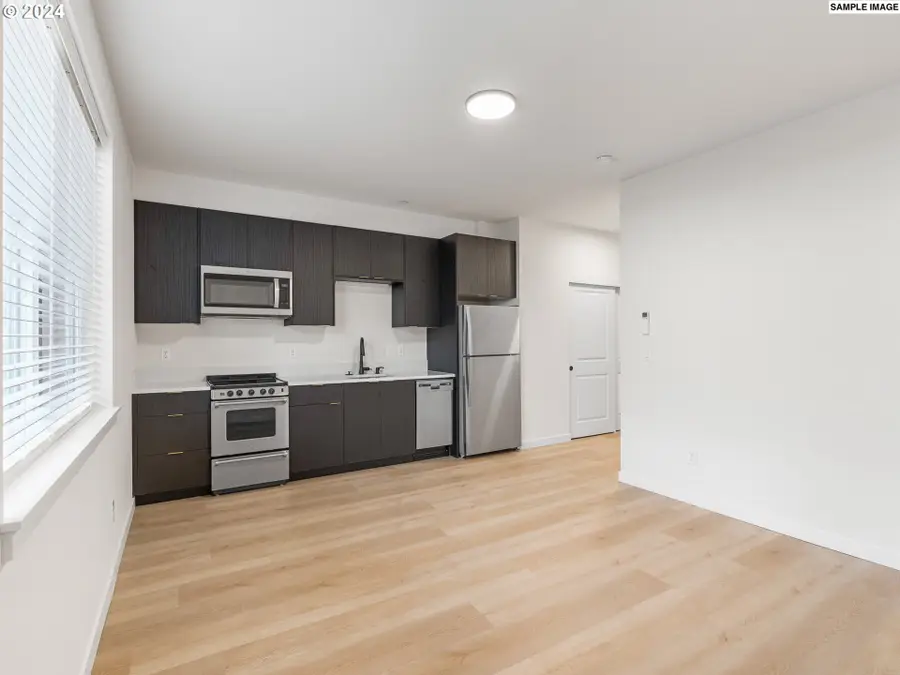 10985 E Burnside St #12, Portland, OR 97216 - Image #3
