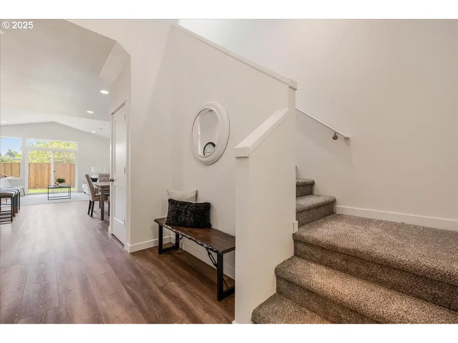 413 SE Shetterly Dr, Dallas, OR 97338 - Image #2