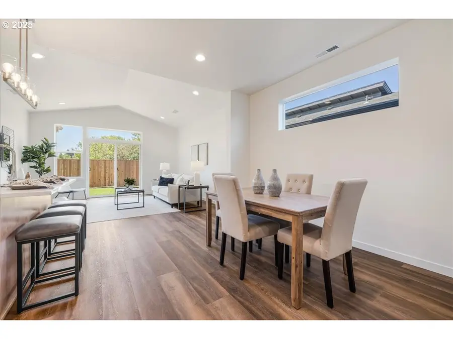 413 SE Shetterly Dr, Dallas, OR 97338 - Image #3