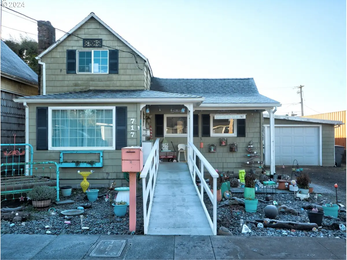 717 12th Ave, Seaside, OR 97138 - Image #1