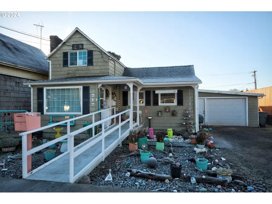 717 12th Ave, Seaside, OR 97138 - Image #2