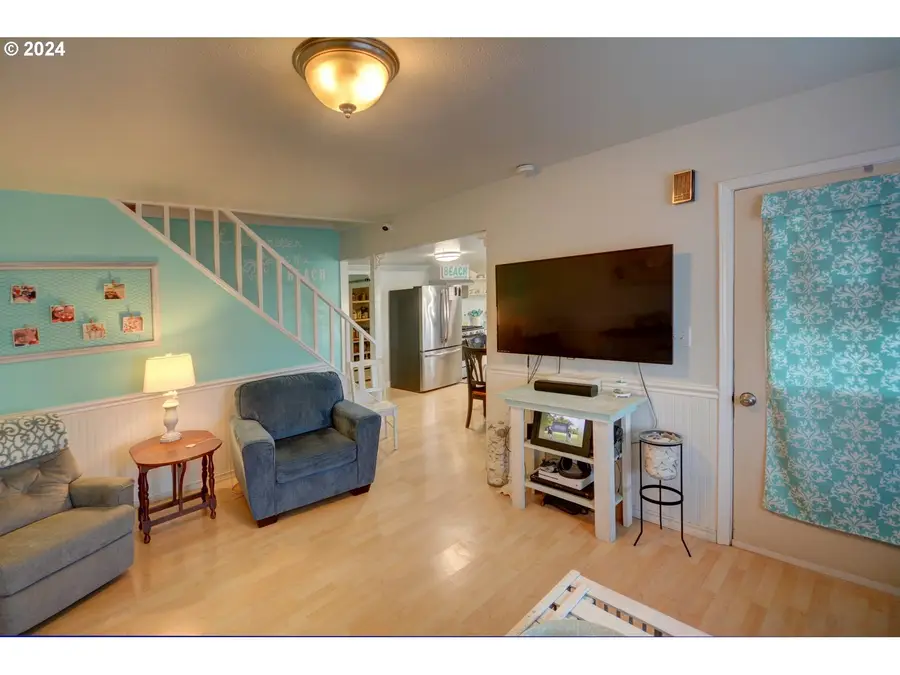 717 12th Ave, Seaside, OR 97138 - Image #3