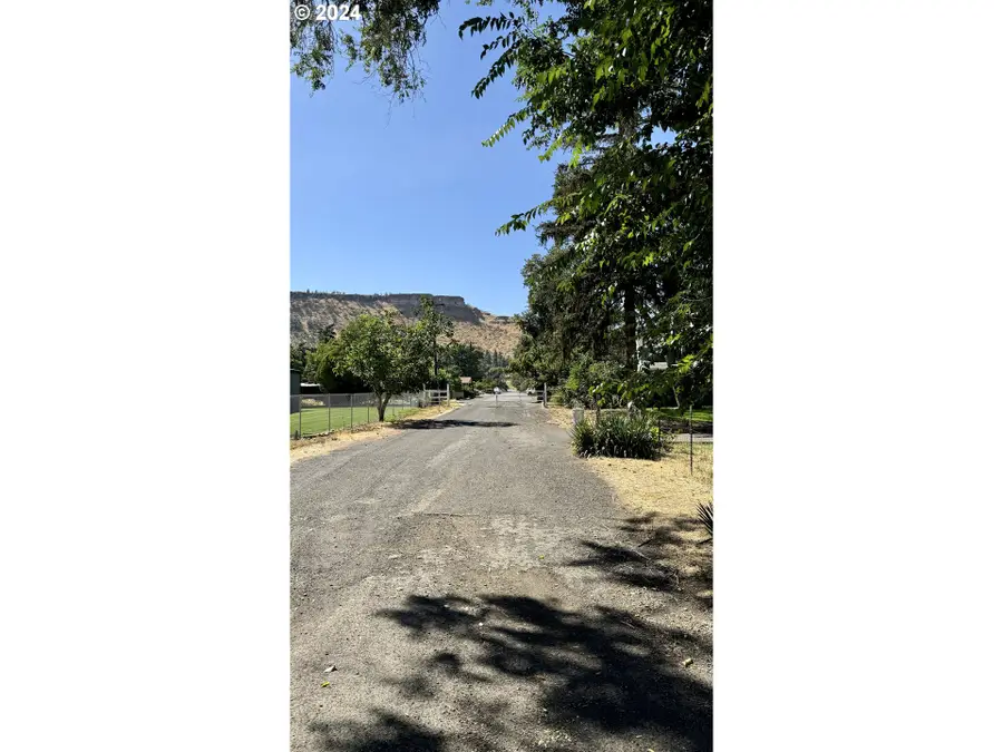 W Irvine St, Chenoweth, OR 97058 - Image #2