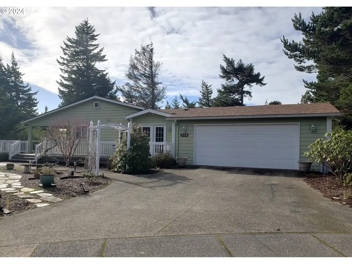 642 35th Ct, Florence, OR 97439 - Image #1