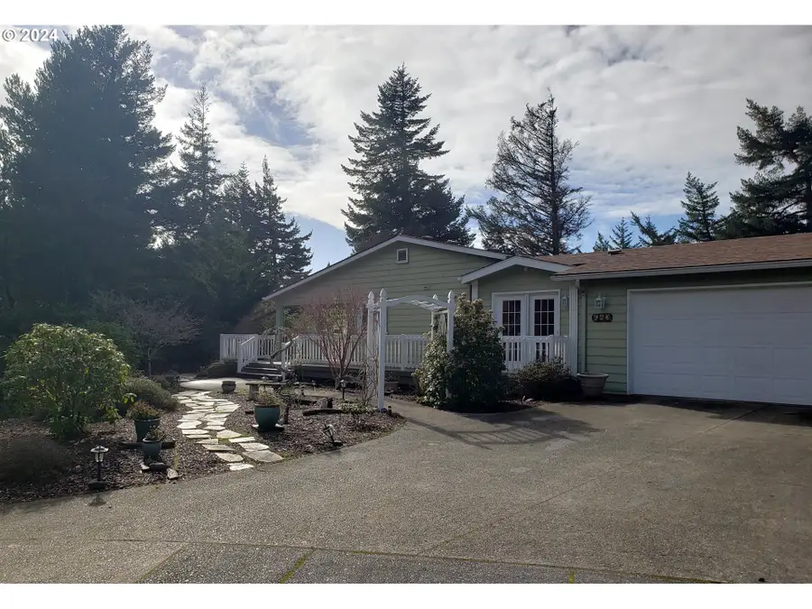 642 35th Ct, Florence, OR 97439 - Image #2