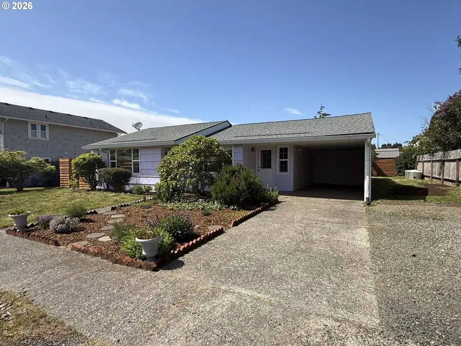 1179 6th St, Florence, OR 97439 - #2