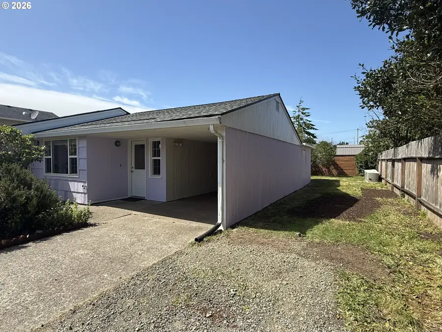 1179 6th St, Florence, OR 97439 - #3