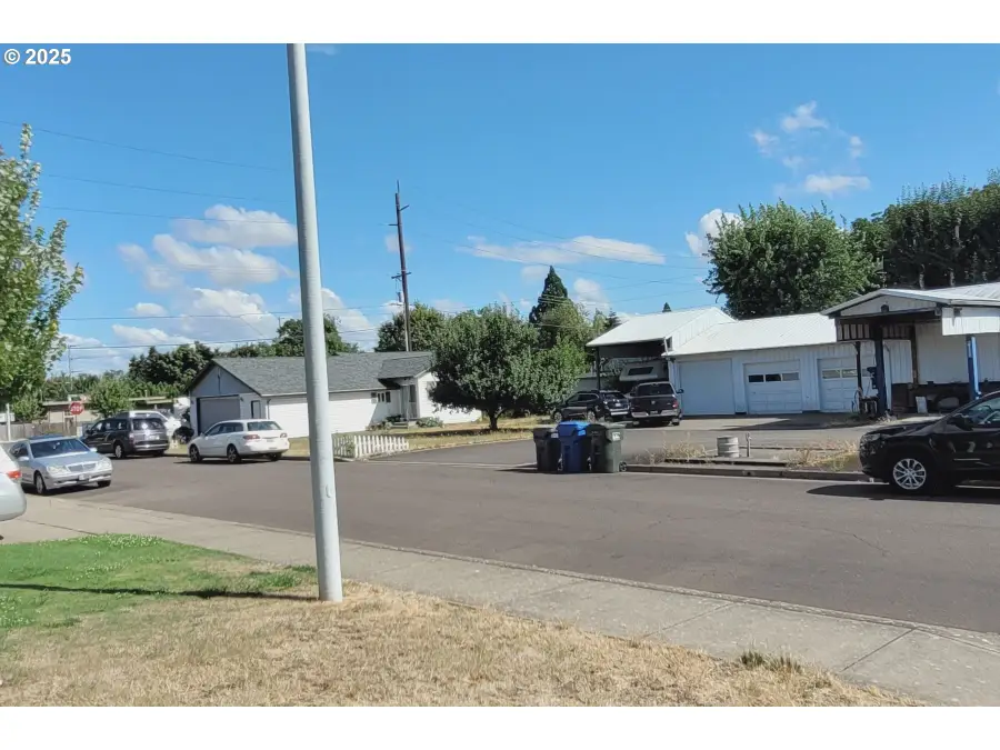 2075 NE Brown Rd, Salem, OR 97305 - Image #3