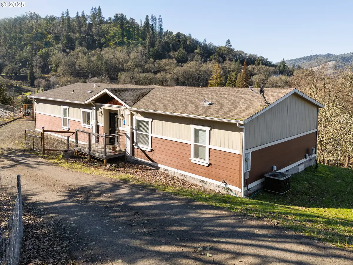 320 Cegavske Ln, Roseburg, OR 97470 - Image #1