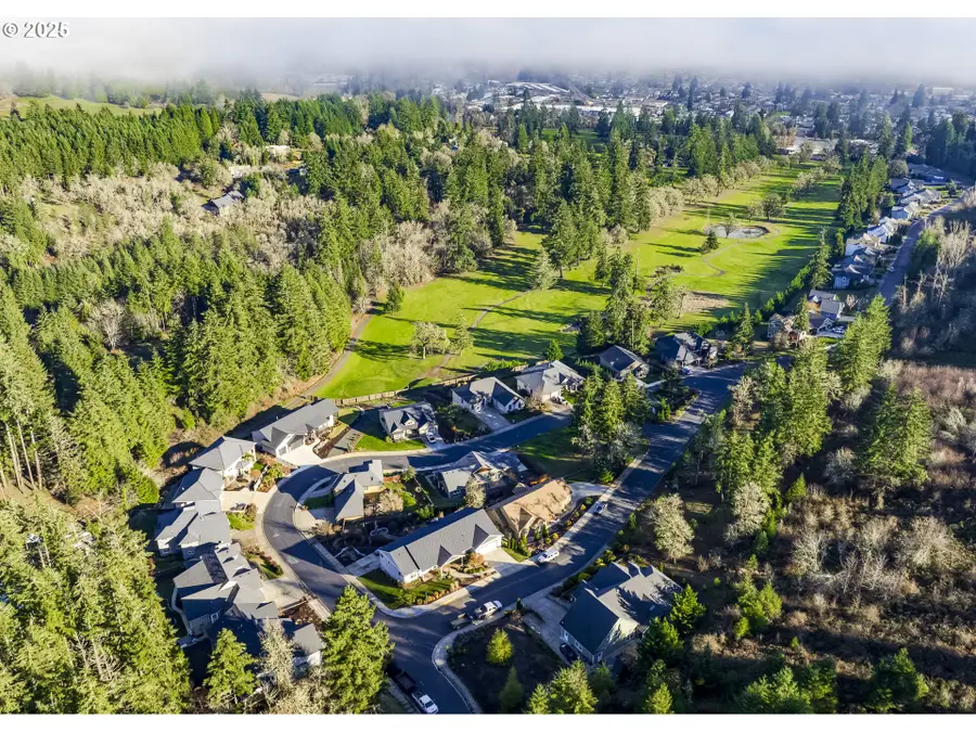 1230 Holly Ave, Cottage Grove, OR 97424 - Image #3