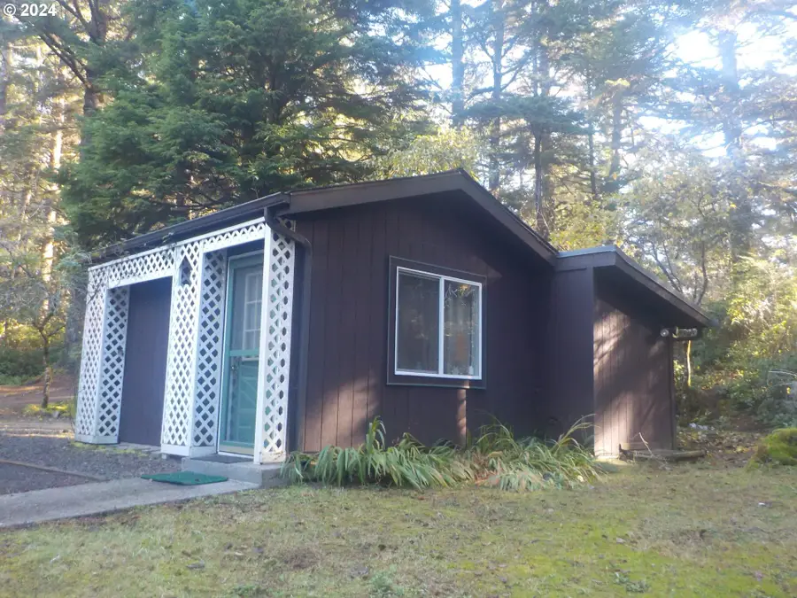4640 Mitchell Loop Rd, Florence, OR 97439 - Image #2