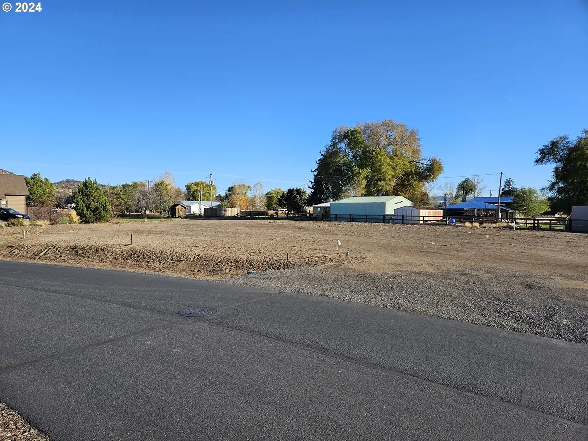 240 NW Saddle Ridge Loop, Prineville, OR 97754 - Image #1