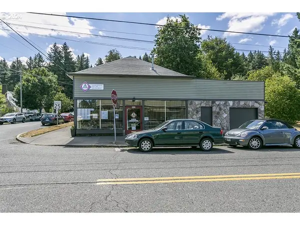 6838 SE Belmont St, Portland, OR 97215