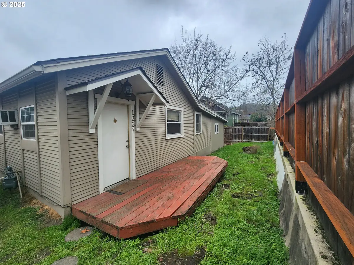1337 NE Freemont Ave, Roseburg, OR 97470 - Image #1