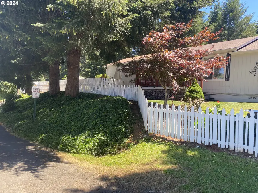 792 Clone Ave, Yoncalla, OR 97499 - Image #2