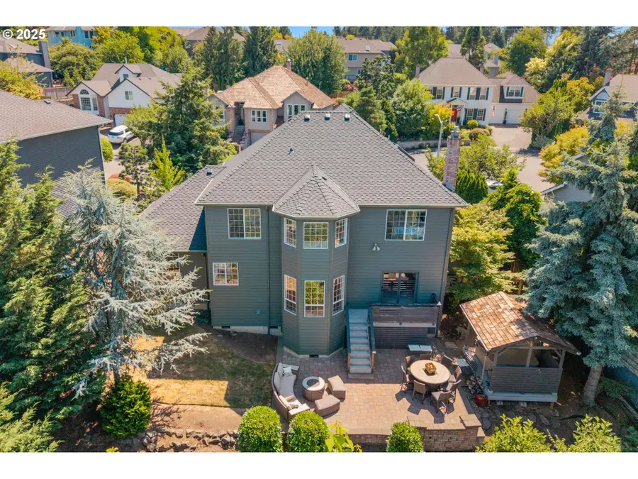 6135 Cheyenne Ter, Northwest Clackamas, OR 97068 - Image #2