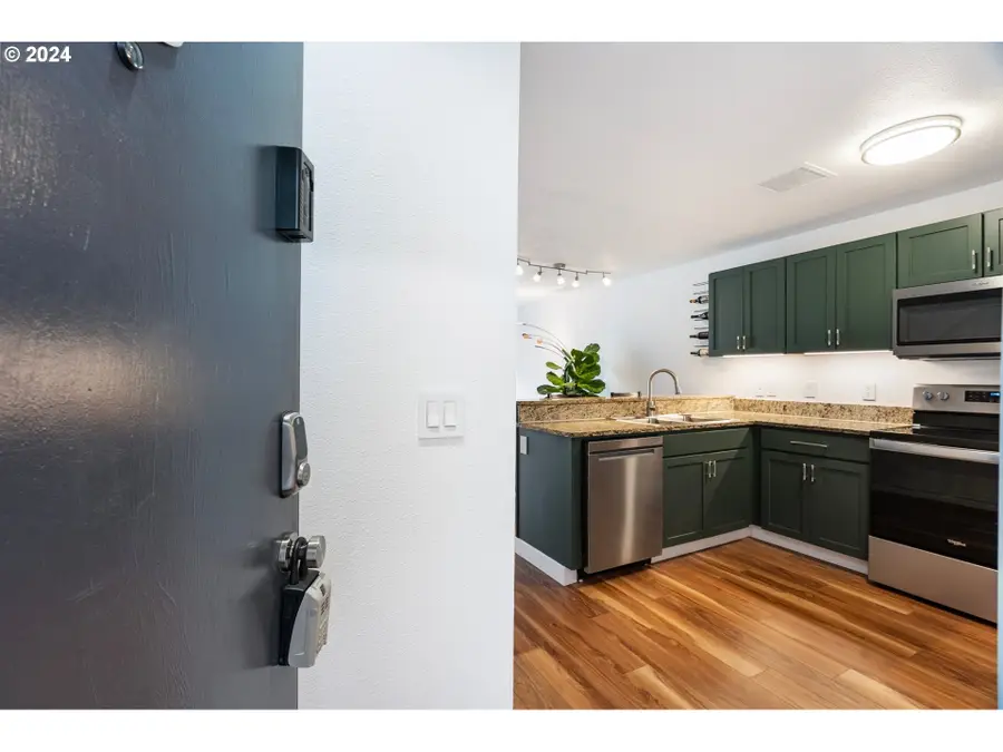 1040 NW Naito Pkwy #O16, Portland, OR 97209 - Image #3