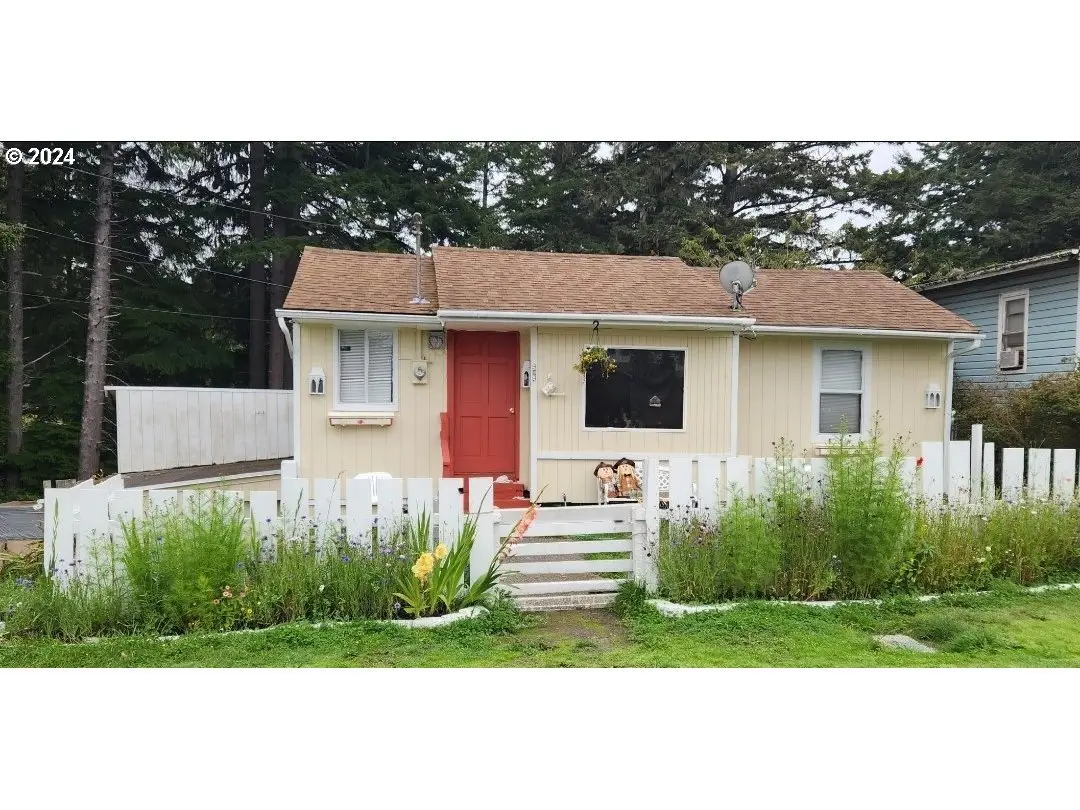 525 N Main St, Coos Bay, OR 97420 - Image #1