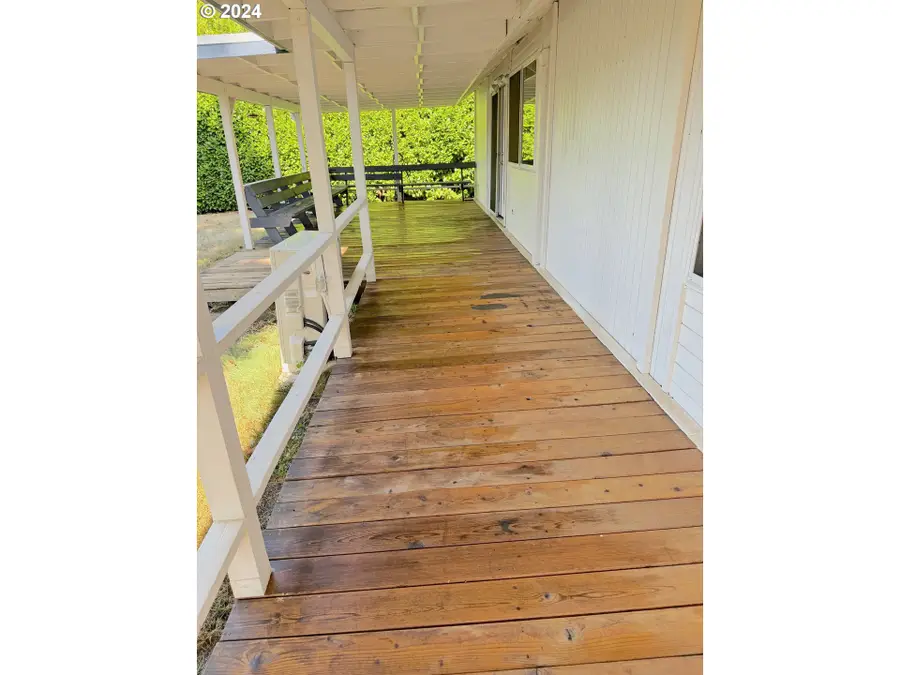 870 N Laurelhurst Dr, Eugene, OR 97402 - Image #3