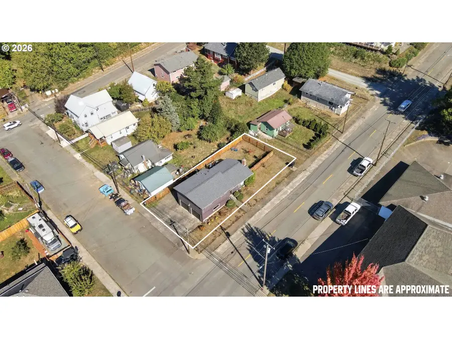 1005 Maple St, Myrtle Point, OR 97458 - #3