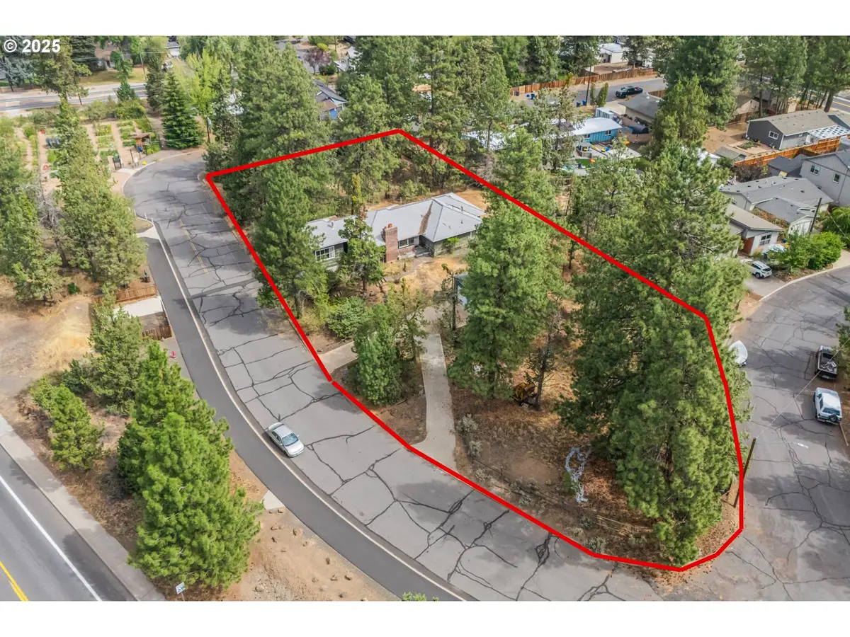 438 NE 9th St, Bend, OR 97701 - Image #1