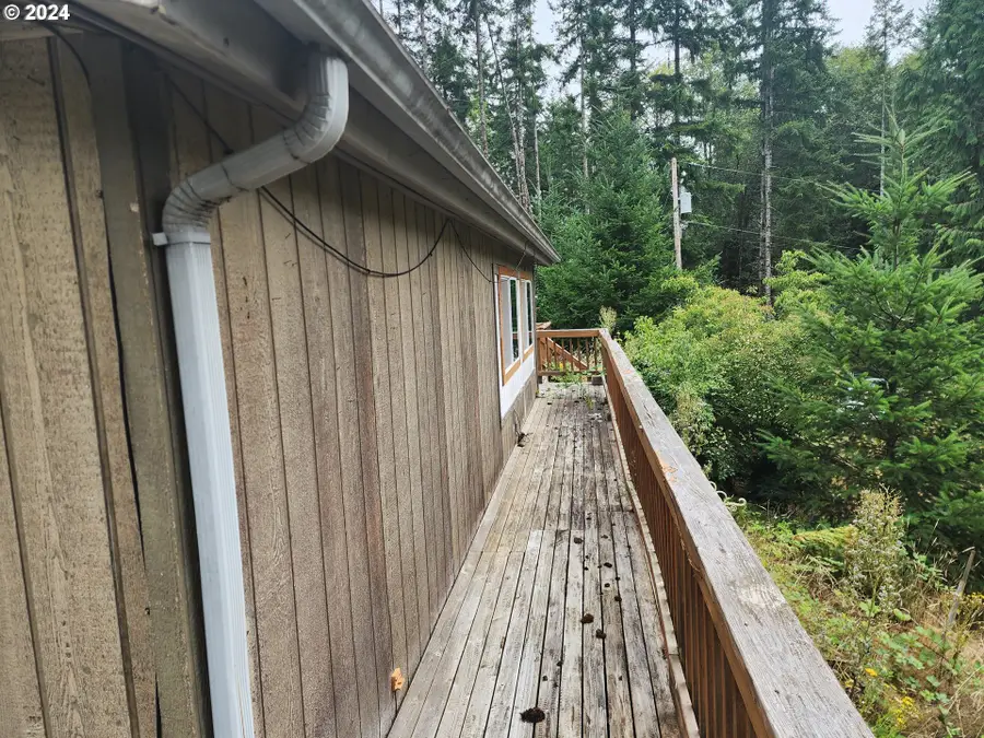 71822 Lentz Rd, Rainier, OR 97048 - Image #2