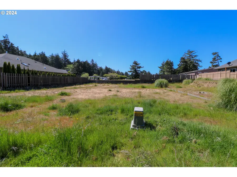 765 Edwards, Coos Bay, OR 97420 - Image #2