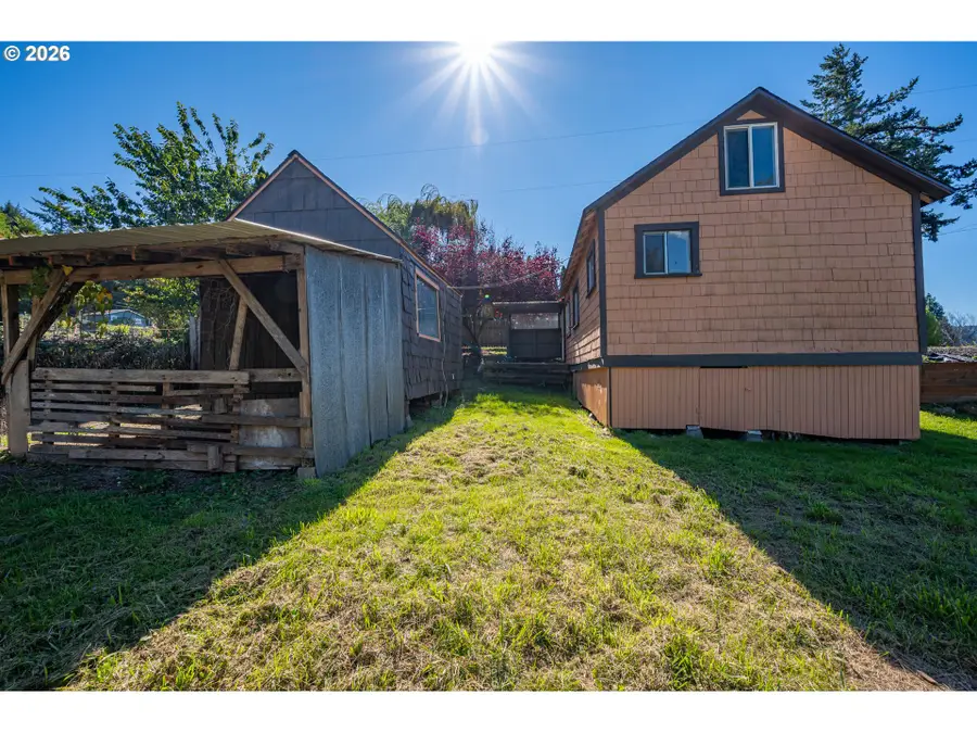 91445 Main Ln, Coquille, OR 97423 - #2