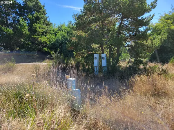 813 Jacobson Way, Lakeside, OR 97449