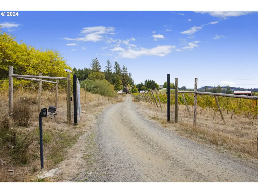 25219 High Pass Rd, Junction City, OR 97448 - Image #2