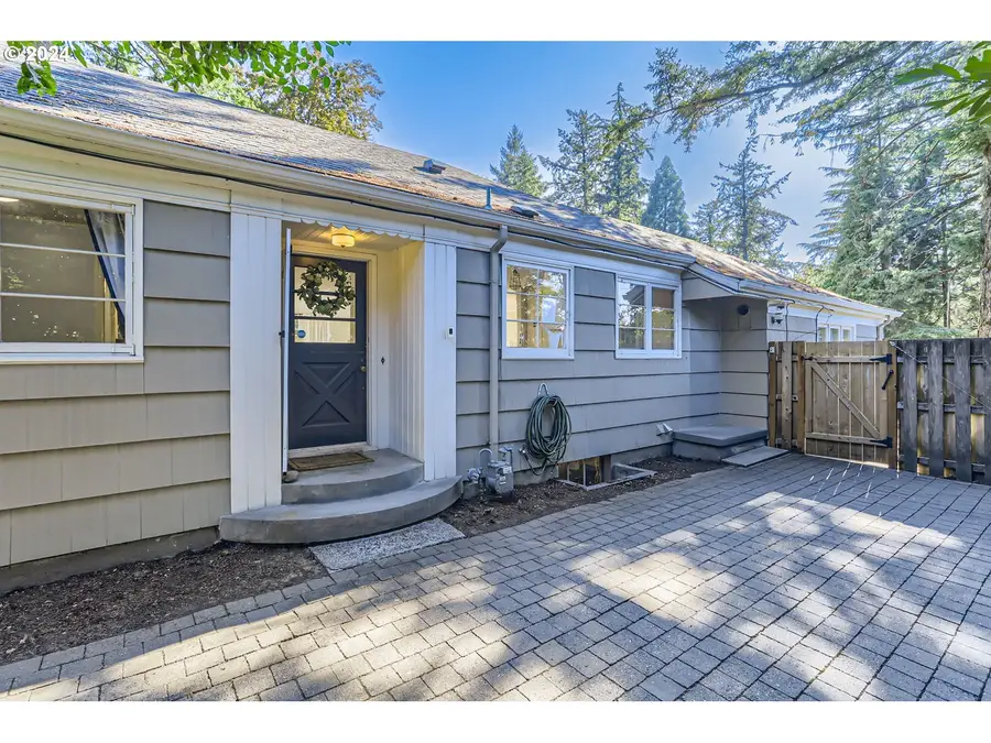 5008 SW Taylors Ferry Rd, Portland, OR 97219 - Image #3