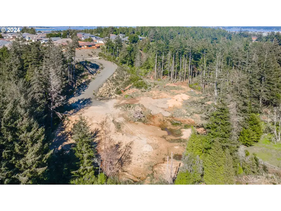 2215 Garfield St, North Bend, OR 97459 - Image #3