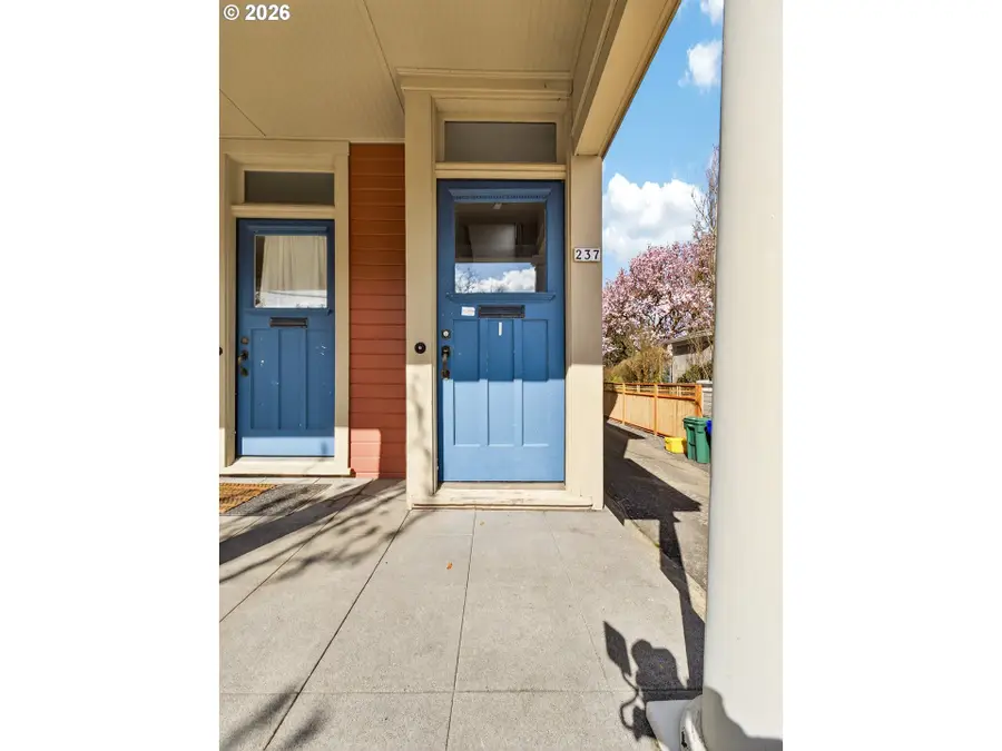 237 239 NE Graham St, Portland, OR 97212 - #3