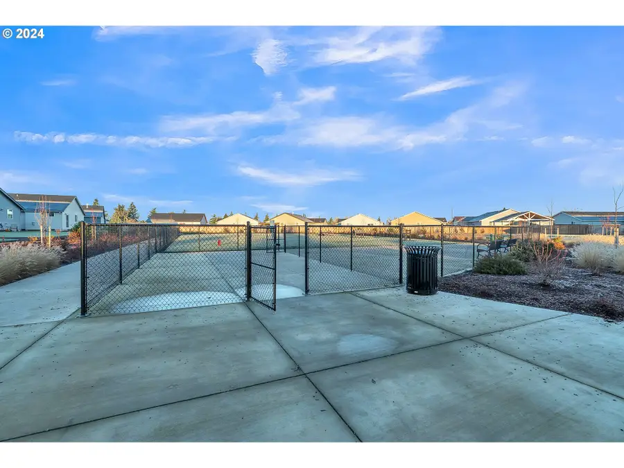 638 Nichols Ln, Woodburn, OR 97071 - Image #3