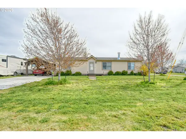 303 E College St, Athena, OR 97813