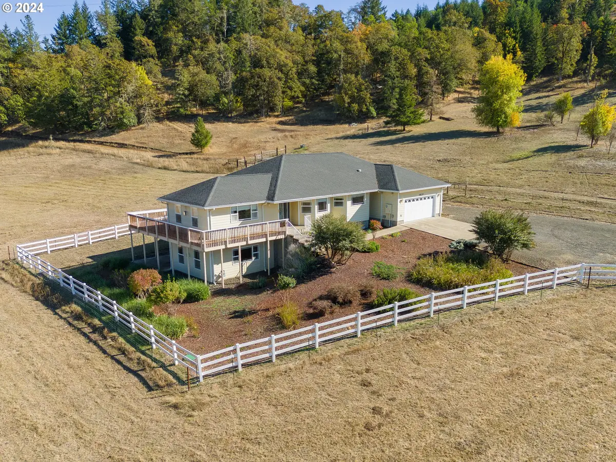 18235 Dixonville Rd, Roseburg, OR 97470 - Image #1