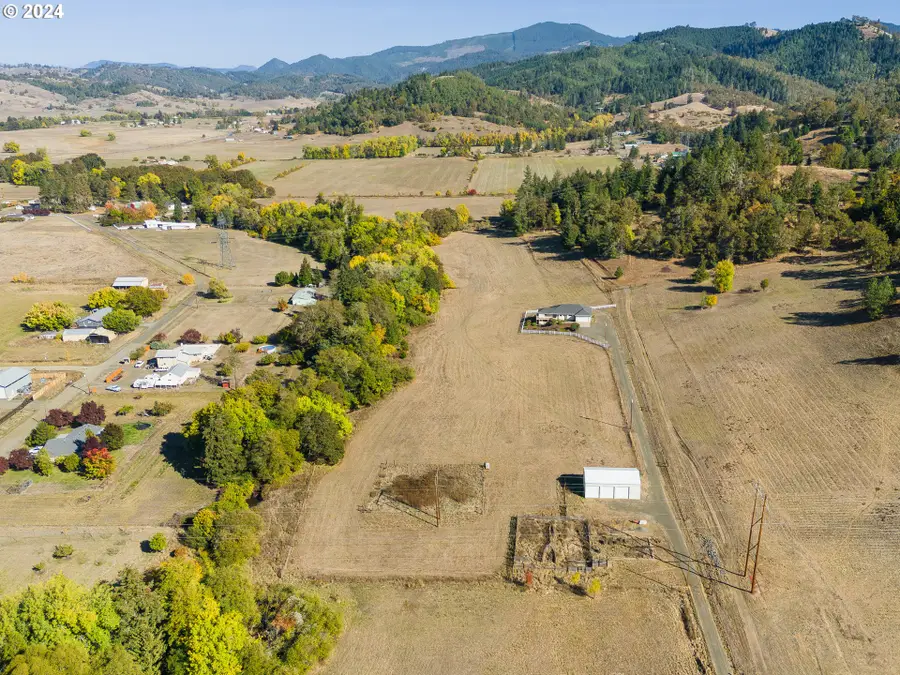 18235 Dixonville Rd, Roseburg, OR 97470 - Image #2
