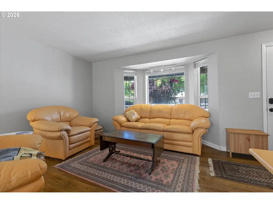 570 SW Honeysuckle Ct, McMinnville, OR 97128 - #3
