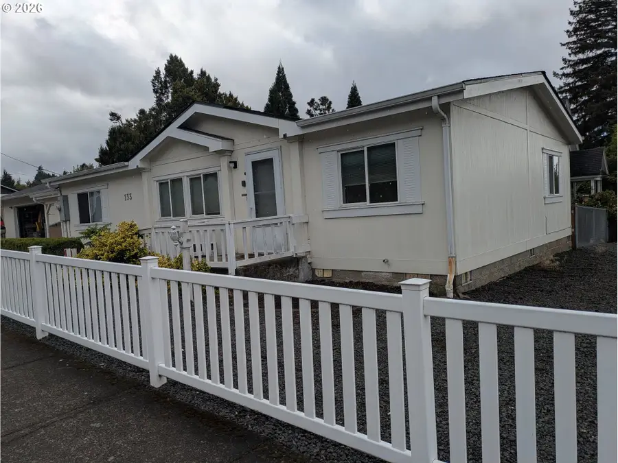 133 S Gateway Blvd, Cottage Grove, OR 97424 - #2